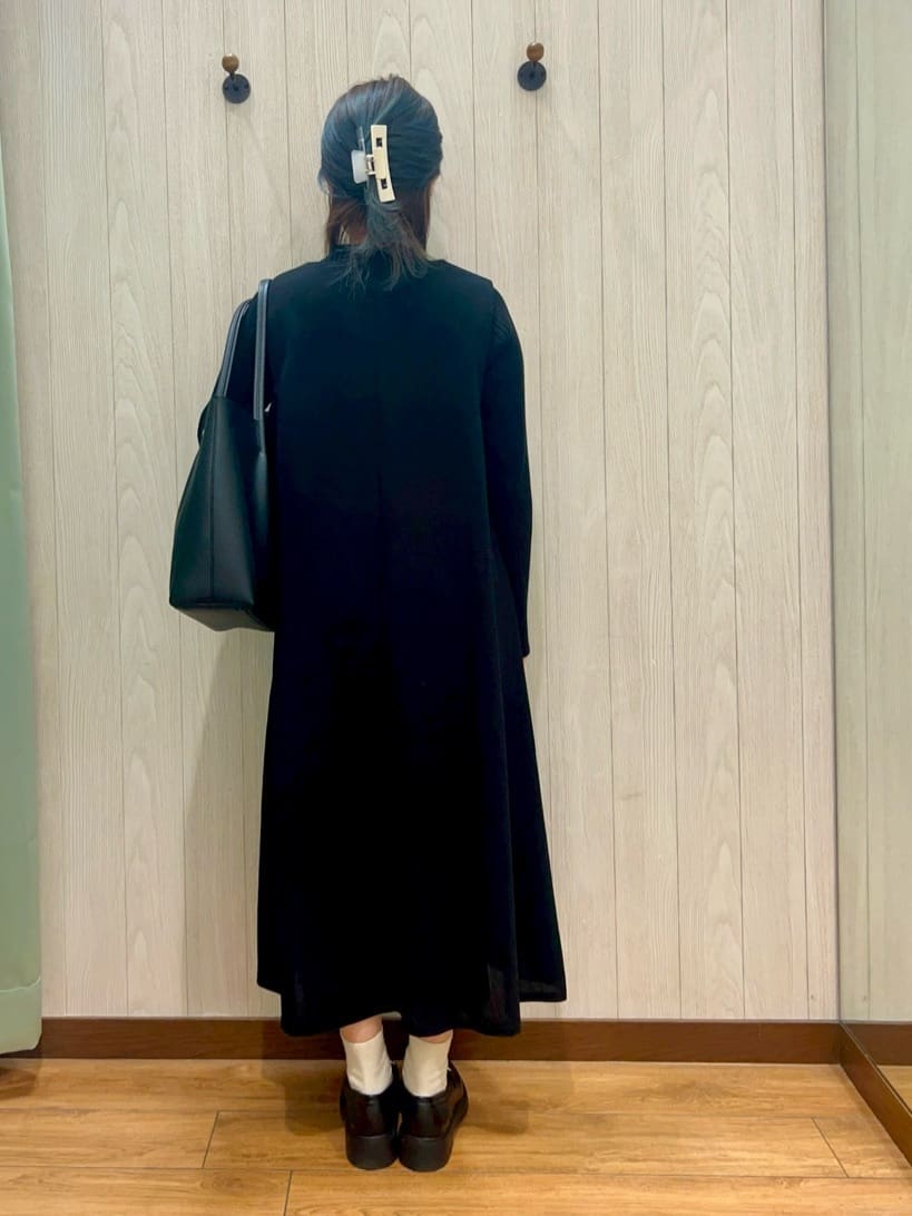 すずさんの「SHOO･LA･RUE｜◆【洗える】フレアラインが美しい サラっと着られる Vネックジャンドレ」を使ったコーディネート