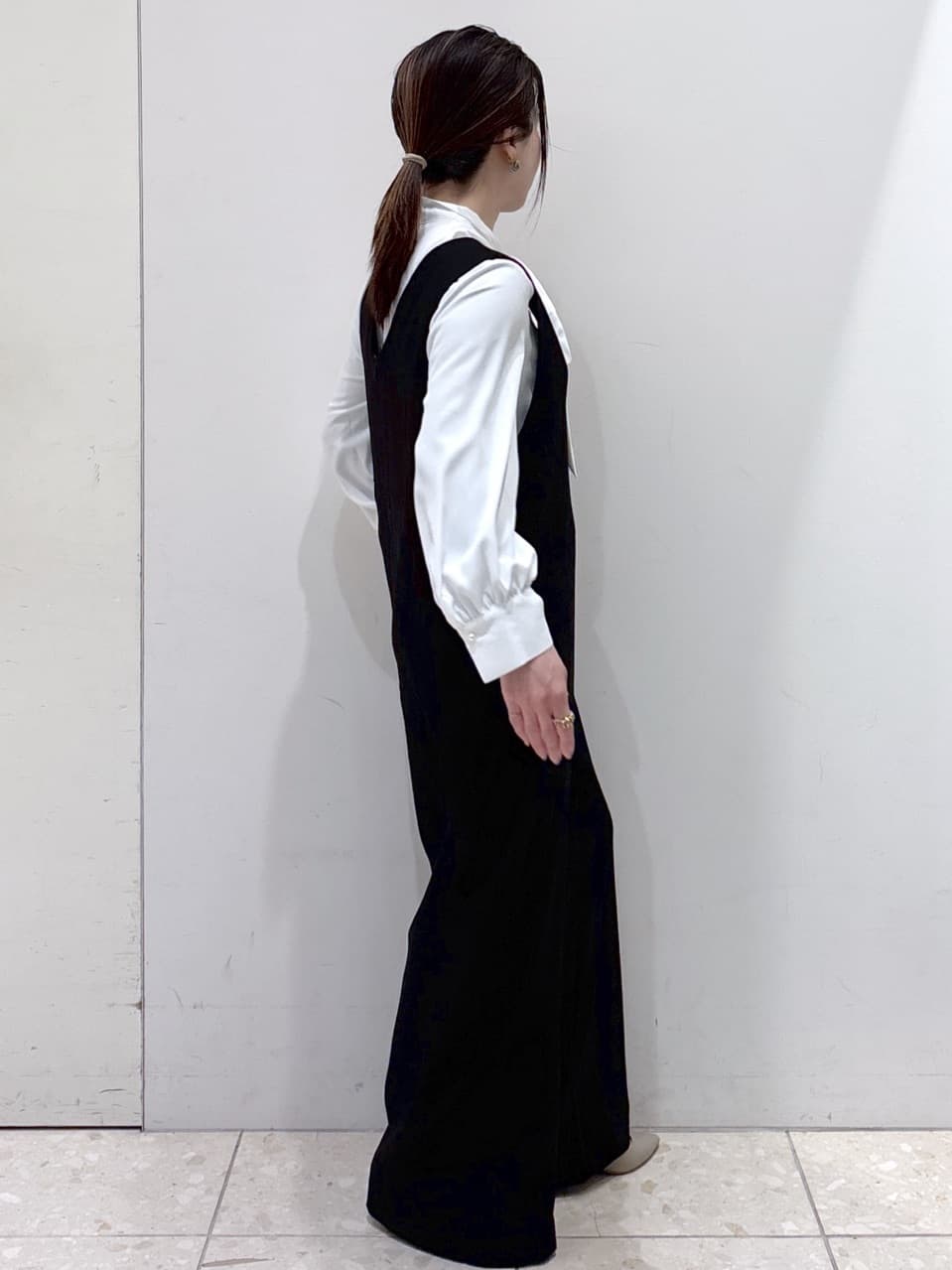 mameさんの「OPAQUE.CLIP｜《通勤／セットアップ対応》Vネックジャケット／ダブルクロス【洗濯機洗い可】」を使ったコーディネート