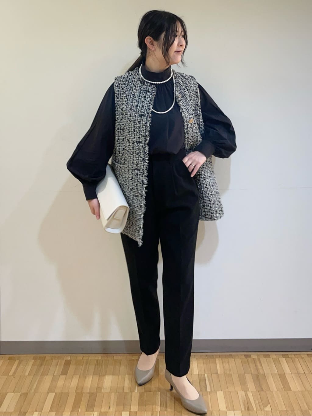 フナキさんの「UNTITLED｜◆【通勤スーツ】タックテーパードパンツ」を使ったコーディネート