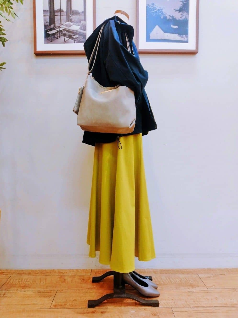 みうらさんの「SHOO･LA･RUE｜◆ストレッチアーモンドトゥパンプス」を使ったコーディネート