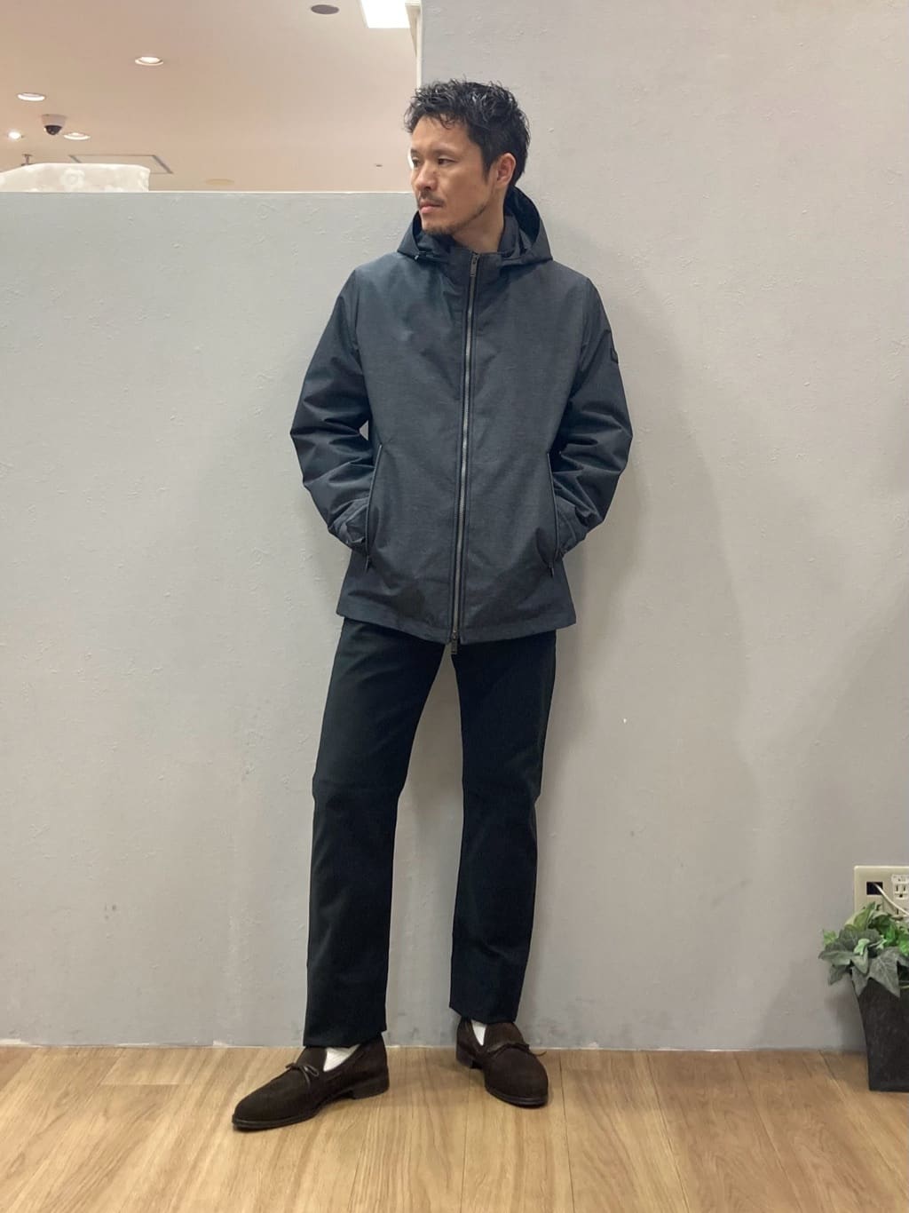 シュンさんの「TAKEO KIKUCHI｜【Made in JAPAN】播州織 ストレッチ パンツ」を使ったコーディネート
