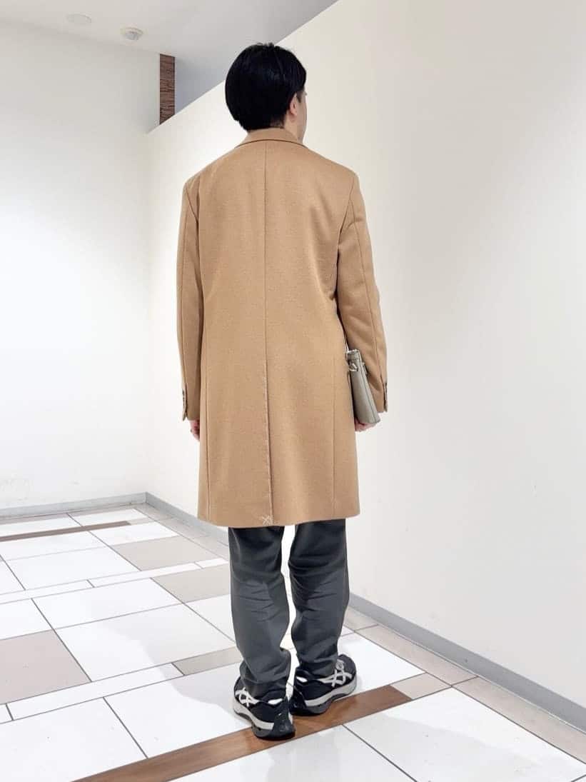 及川さんの「TAKEO KIKUCHI｜ウールカシミヤブレンド チェスターコート」を使ったコーディネート