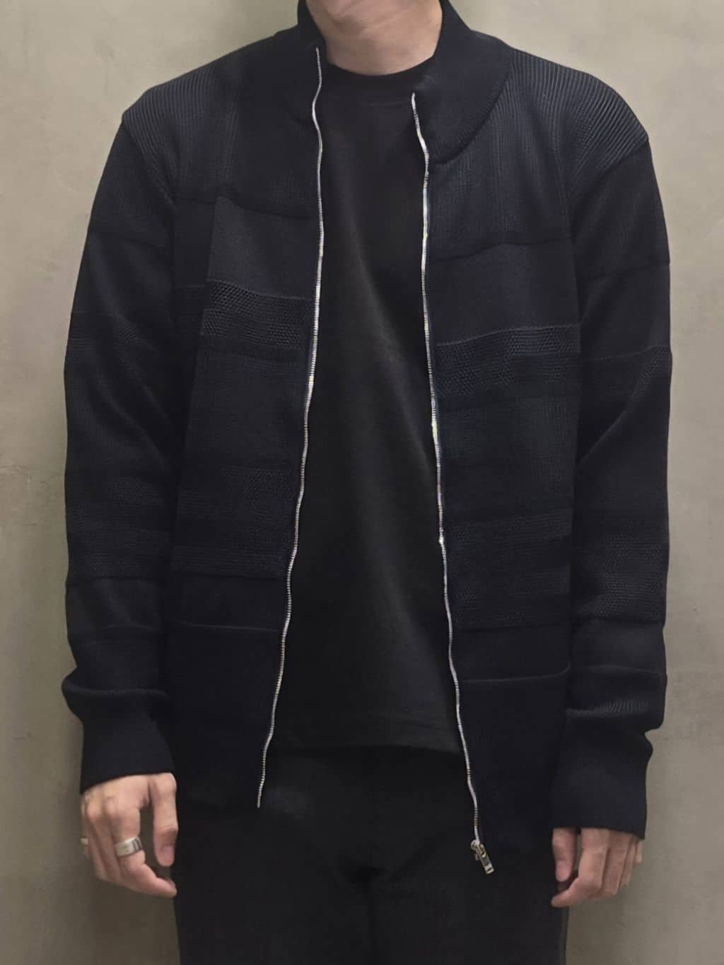 白木駆さんの「TAKEO KIKUCHI｜【Made in JAPAN】播州織 ヘリンボン ストレート パンツ」を使ったコーディネート