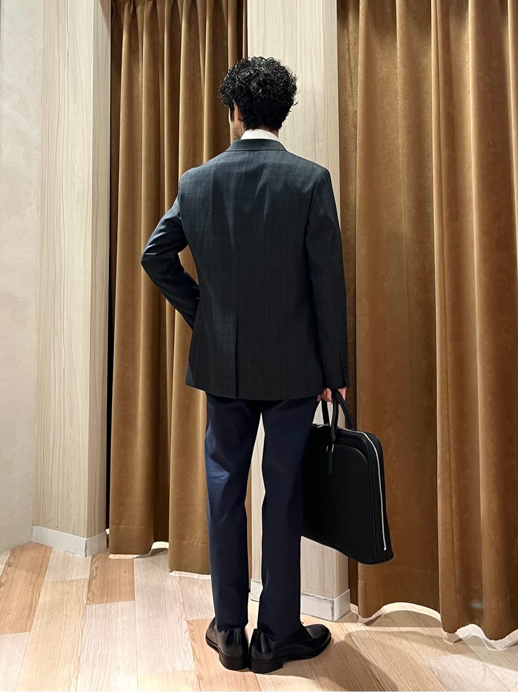 URAさんの「TAKEO KIKUCHI｜【全7サイズ&times;8色展開！】トップマルチヘリンボン パンツ」を使ったコーディネート