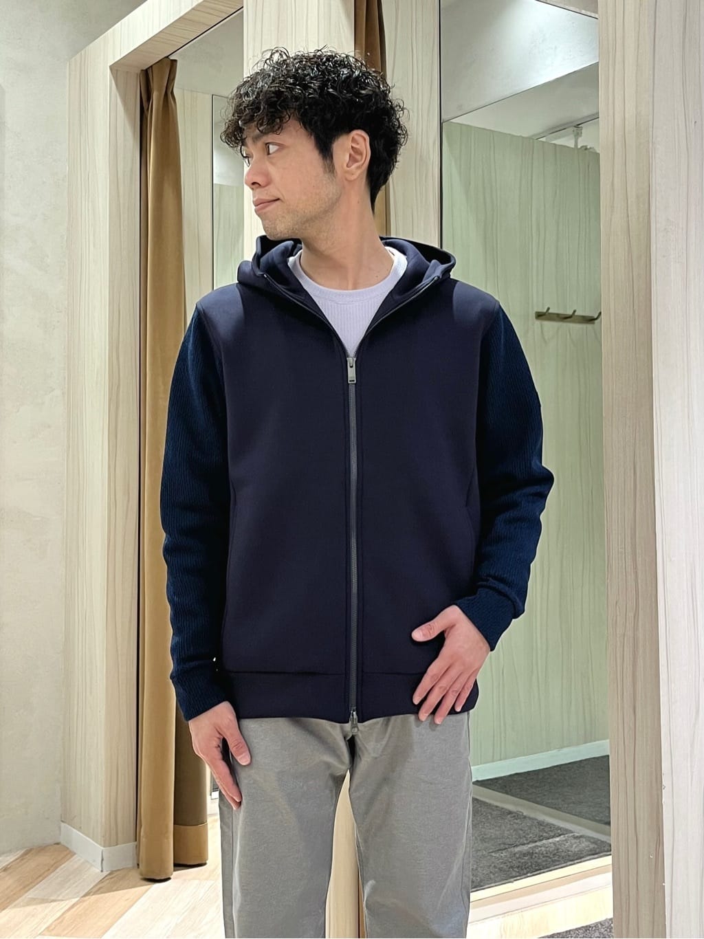 URAさんの「TAKEO KIKUCHI｜【Made in JAPAN】播州織 ストレッチ パンツ」を使ったコーディネート