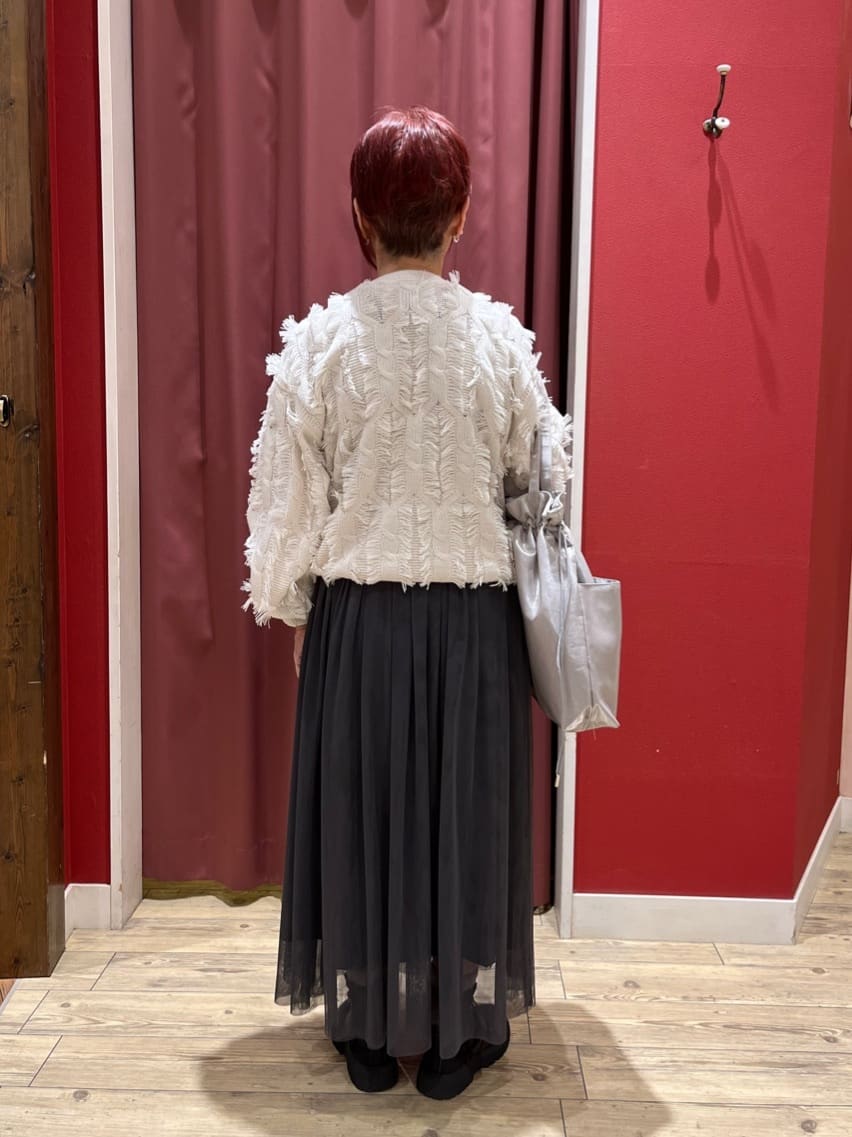 アンディさんの「SHOO･LA･RUE｜◆【S-LL】一枚で主役級。フリンジが目を惹くゆるニット」を使ったコーディネート