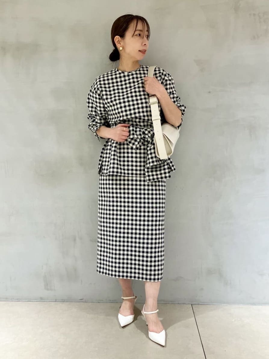 tomoさんの「UNTITLED｜◆【セットアップ可能】ギンガムチェック ブラウス」を使ったコーディネート