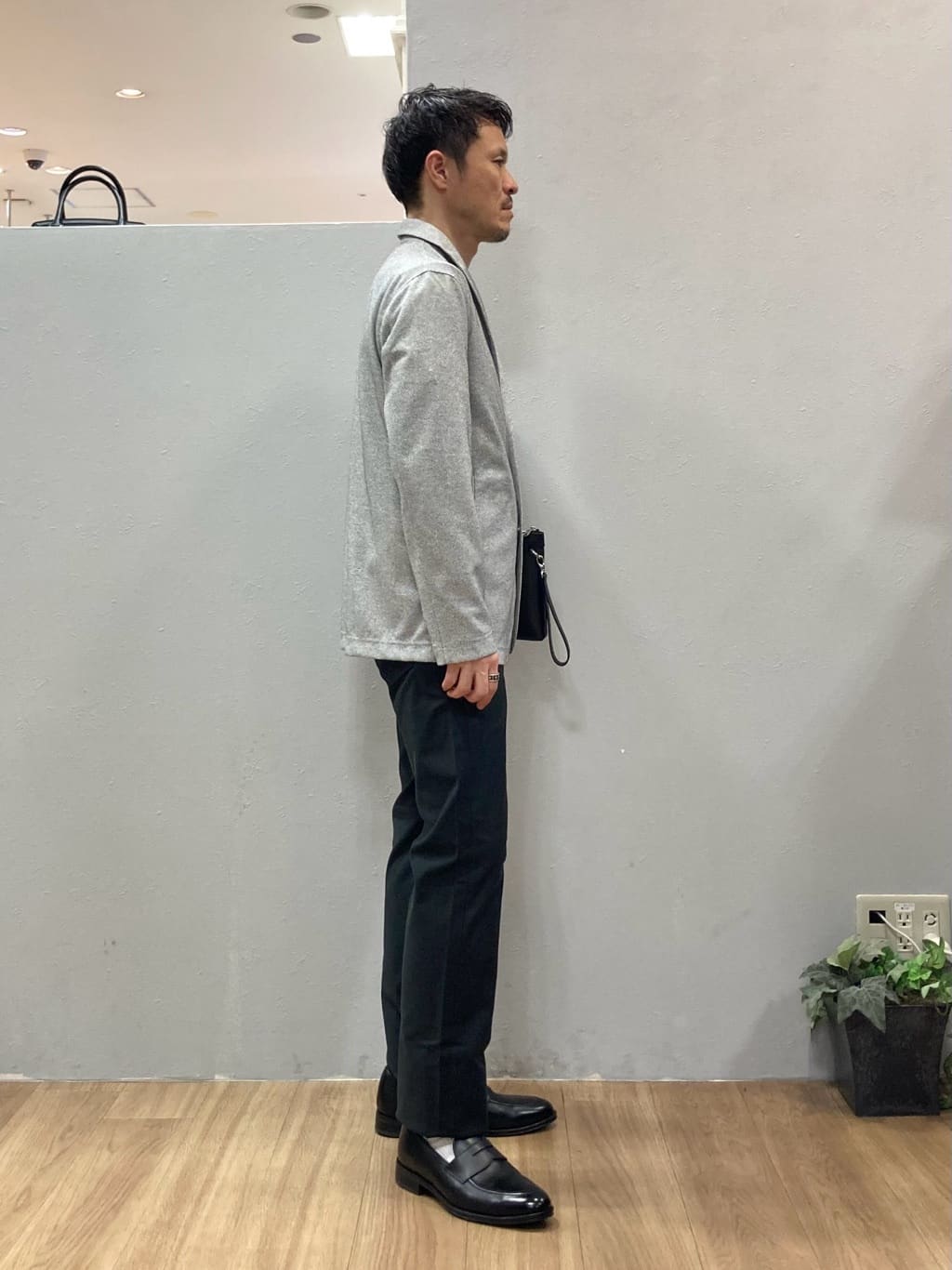シュンさんの「TAKEO KIKUCHI｜【Made in JAPAN】播州織 ストレッチ パンツ」を使ったコーディネート