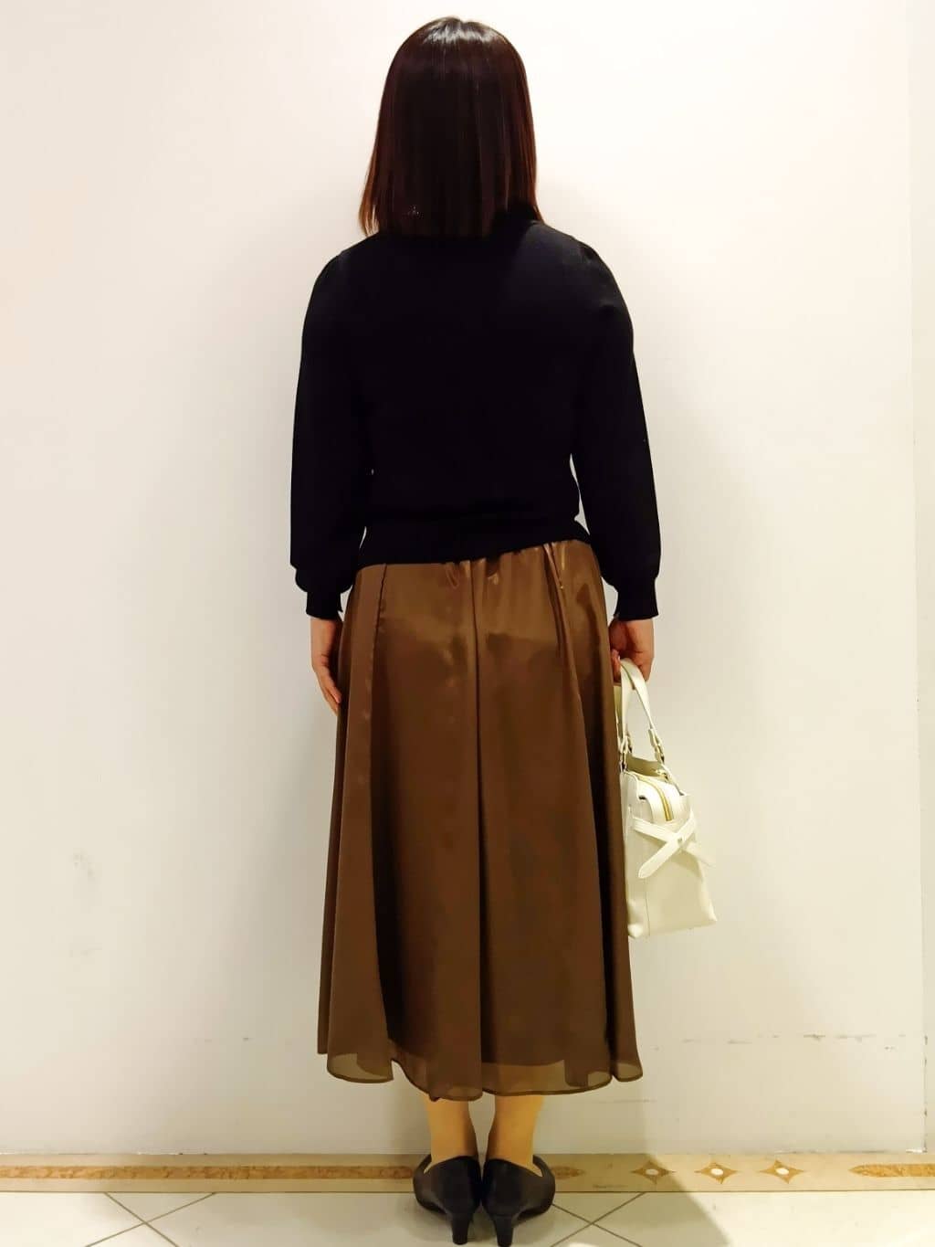 tomoさんの「Reflect｜◆【たっぷり収納！あおりポケット／通勤にぴったり◎／WEB先行カラーあり】ショルダー付きミディアムバ」を使ったコーディネート