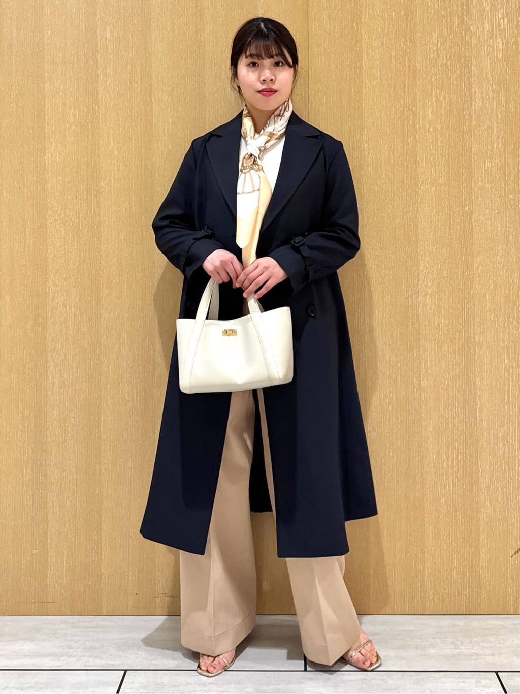 nanaさんの「UNTITLED｜【手洗い／88cm正方形】バイカラーハーネススカーフ」を使ったコーディネート