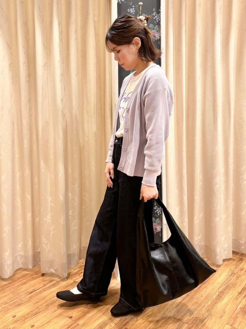 りぃさんの「SHOO･LA･RUE｜◆【洗える/S-LL】ドライタッチが心地よい 畦編みVネックカーディガン」を使ったコーディネート