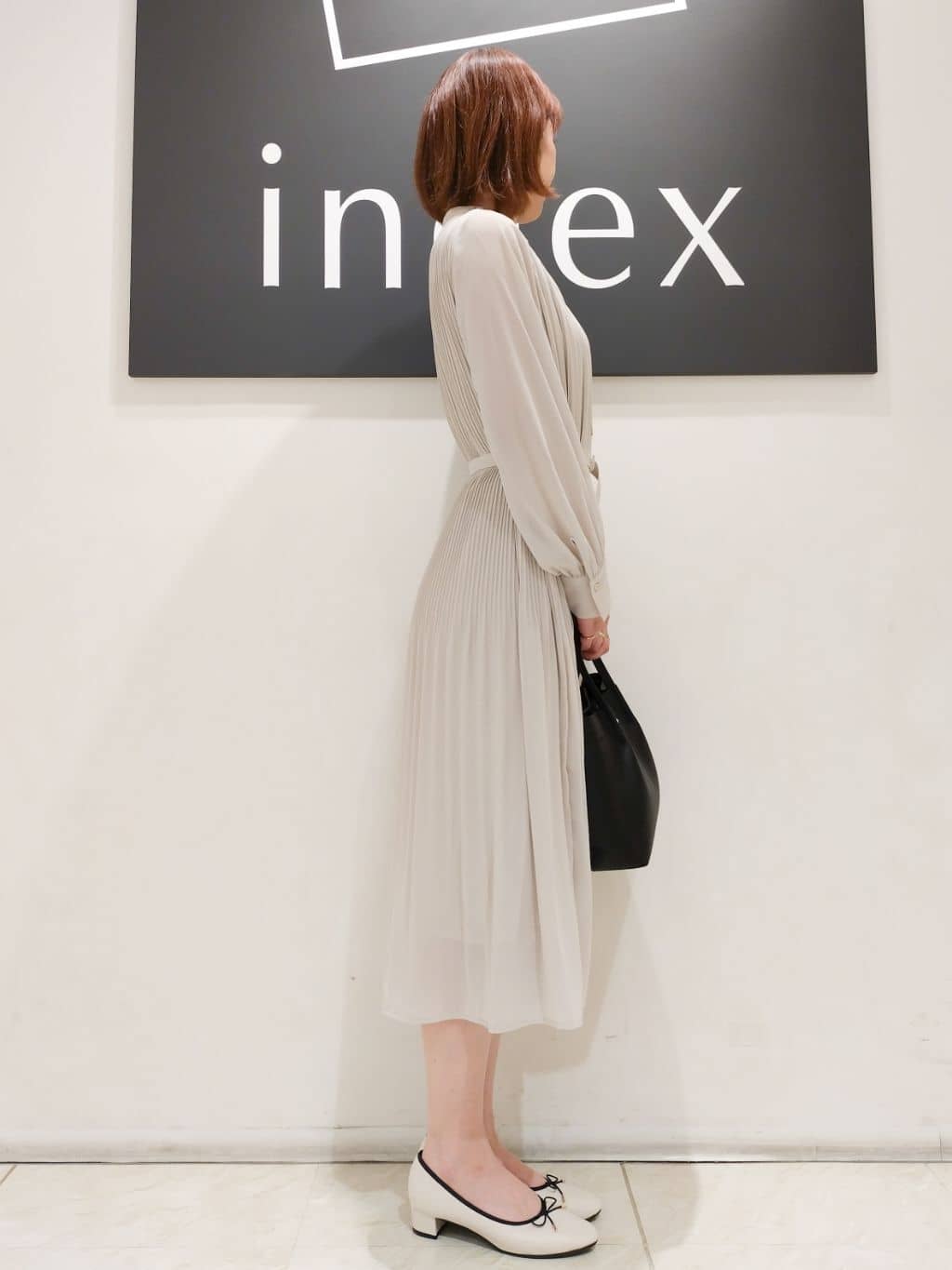 n.さんの「index｜◆ベルト付きプリーツフレアワンピース【洗濯機洗い可／防シワ】」を使ったコーディネート