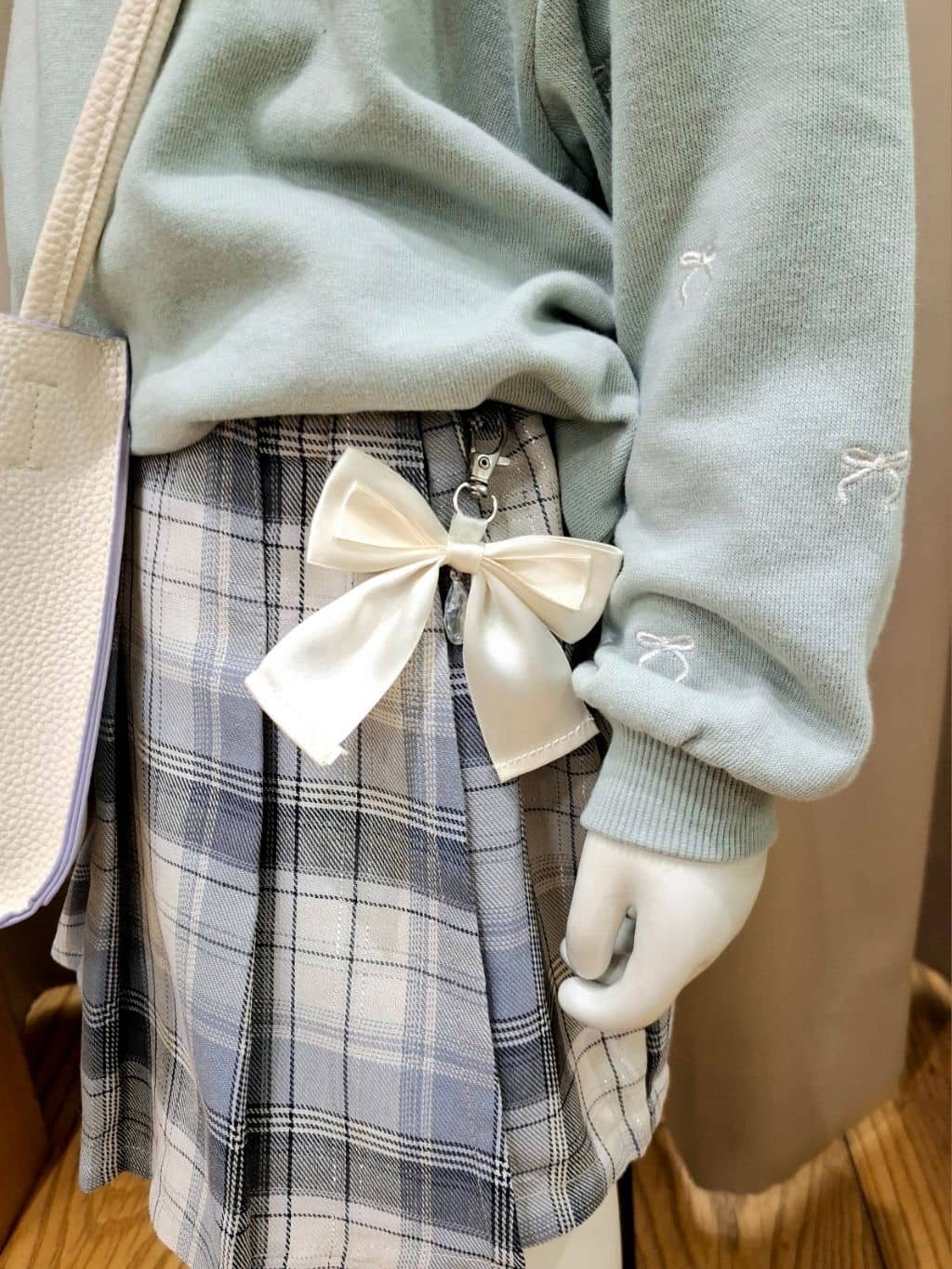 haruさんの「SHOO･LA･RUE｜◆【110-140cm】チャーム付きチェックプリーツスカパン」を使ったコーディネート