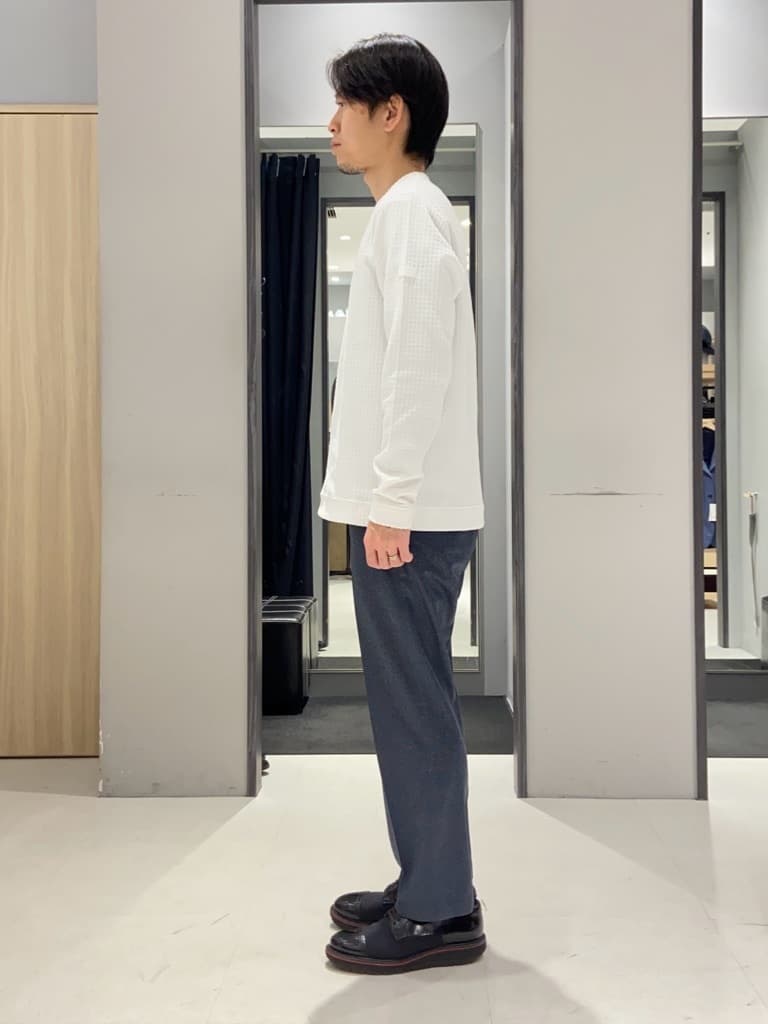 わいずみさんの「TAKEO KIKUCHI｜ハットモチーフ ジャカード ストライプ シャツ」を使ったコーディネート