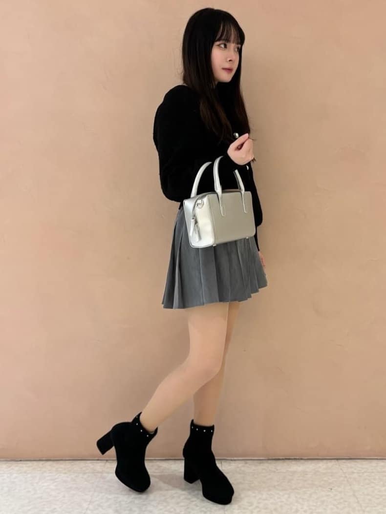 HUANG WEI HSUANさんの「ESPERANZA｜ニットパール調ショートブーツ」を使ったコーディネート