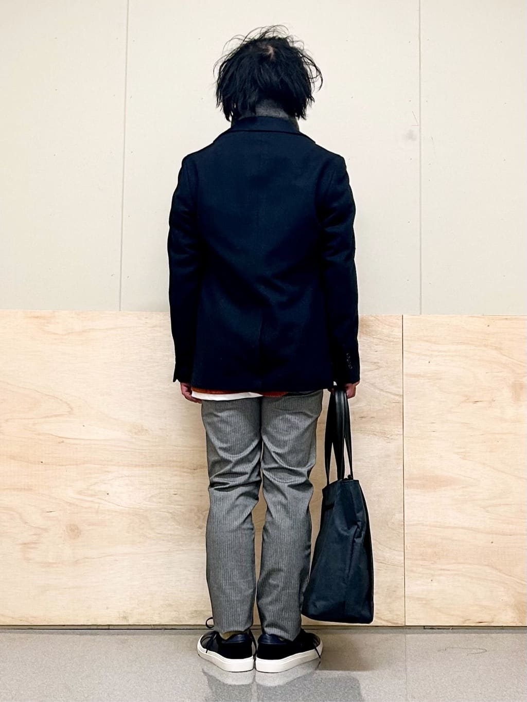 KENJI Iさんの「THE SHOP TK｜【オールシーズン穿ける！】7DAYSストレッチへリンボンパンツ　ON&hArr;OFF兼用」を使ったコーディネート