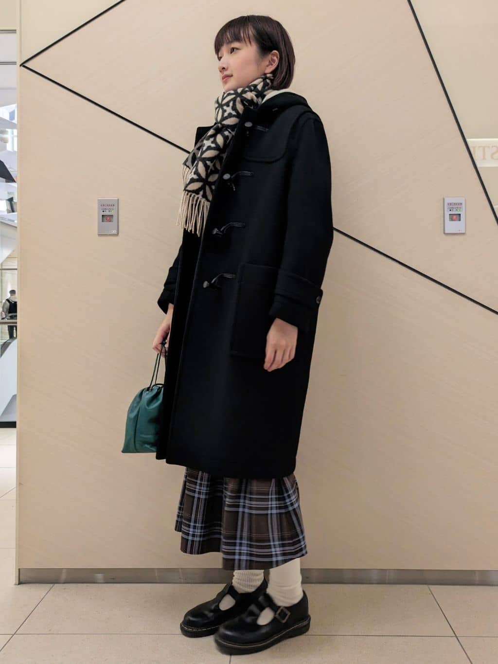 saoriさんの「DRESSTERIOR｜オーバーラップサークル カシミヤ100%マフラー」を使ったコーディネート