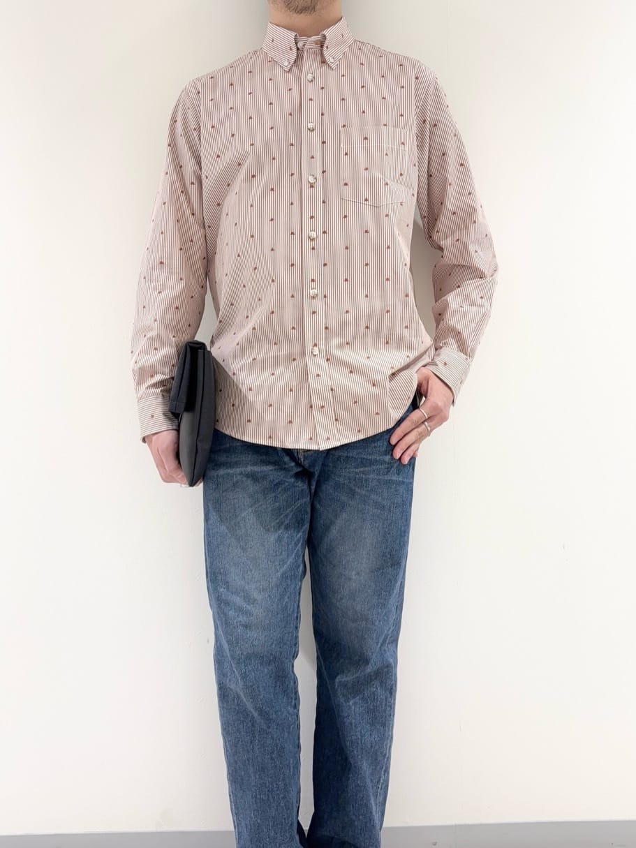 及川さんの「TAKEO KIKUCHI｜ハットモチーフ ジャカード ストライプ シャツ」を使ったコーディネート