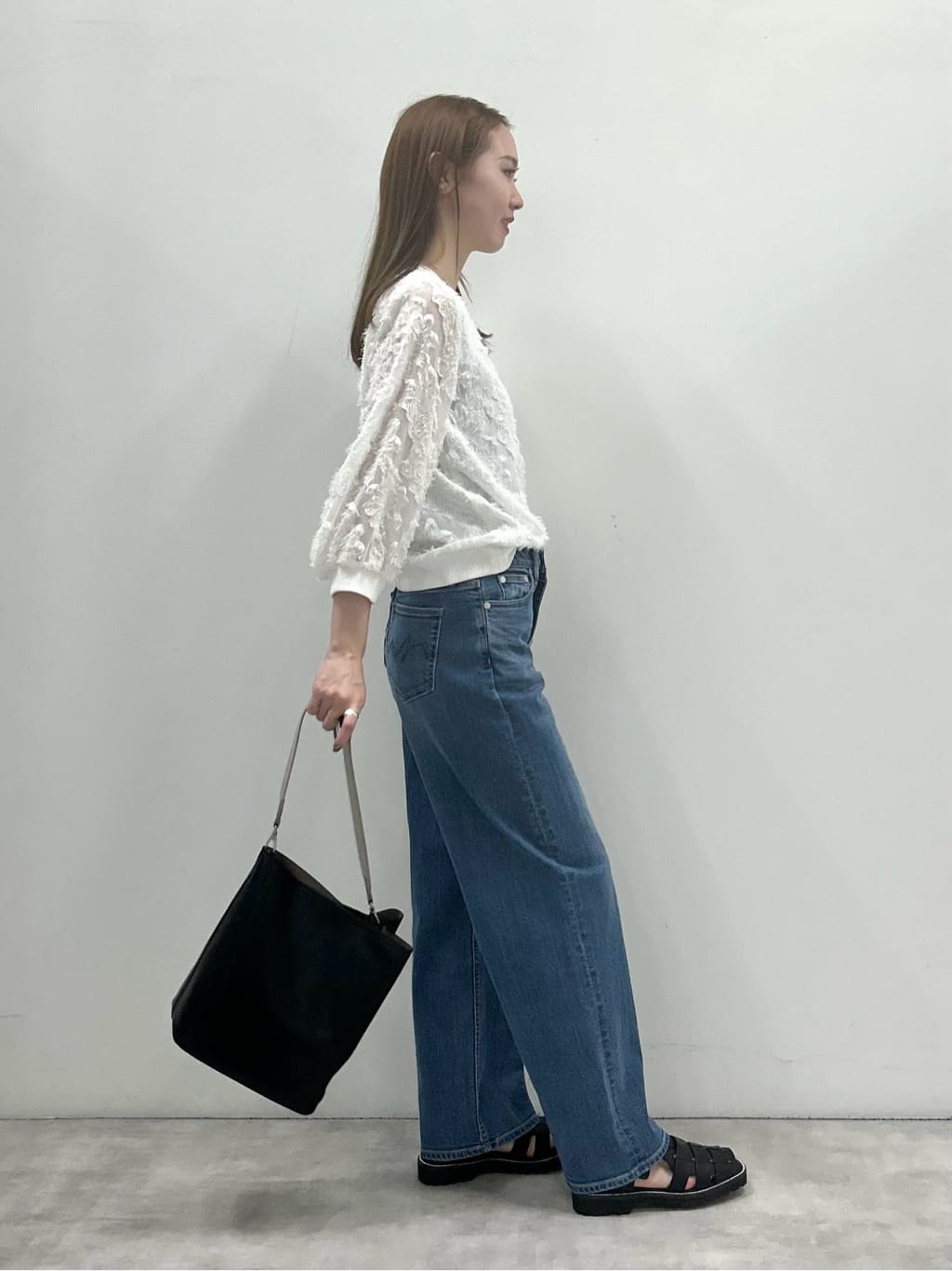 mitsukiさんの「INDIVI｜【褒められデニム】ワイドストレート デニムパンツ」を使ったコーディネート