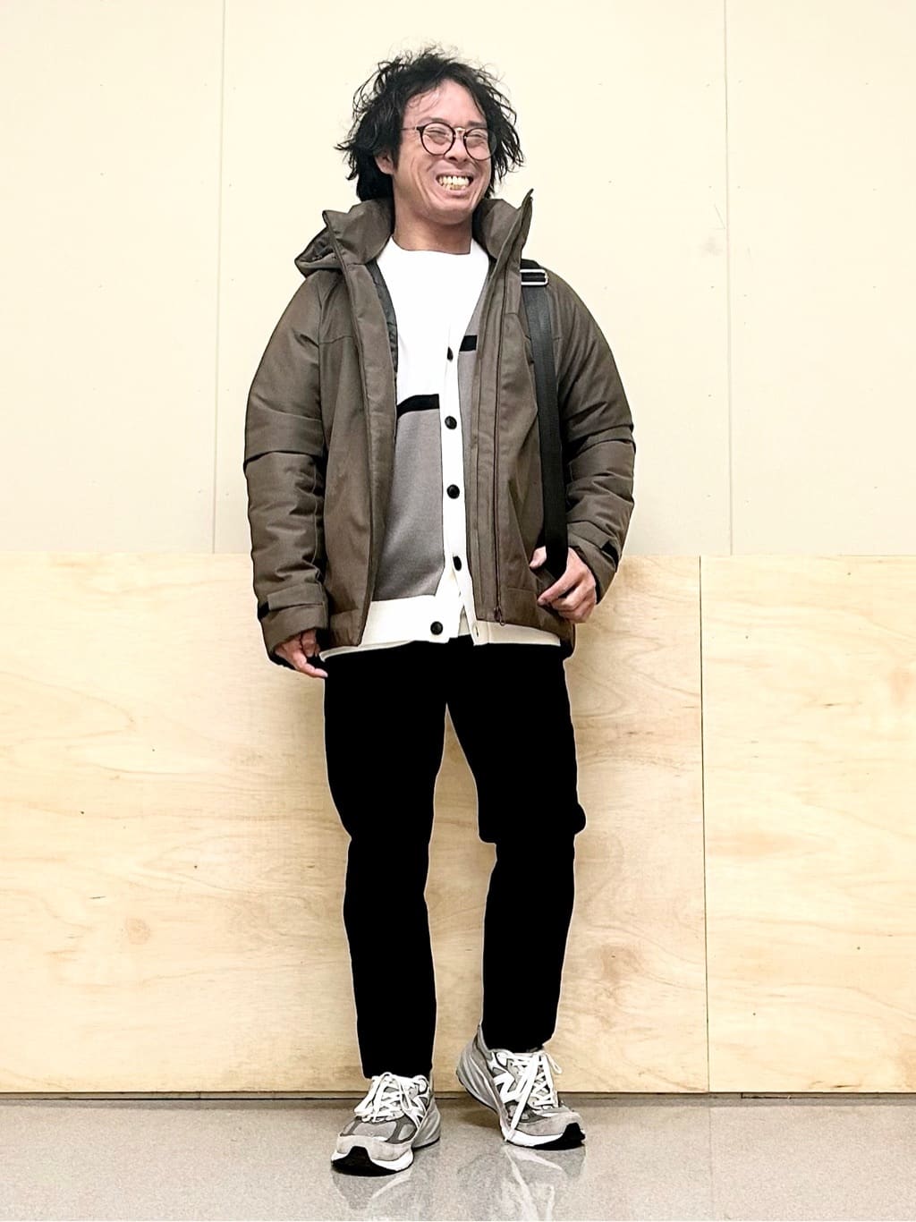 KENJI Iさんの「THE SHOP TK｜サフィアーノ切替えボディバック」を使ったコーディネート