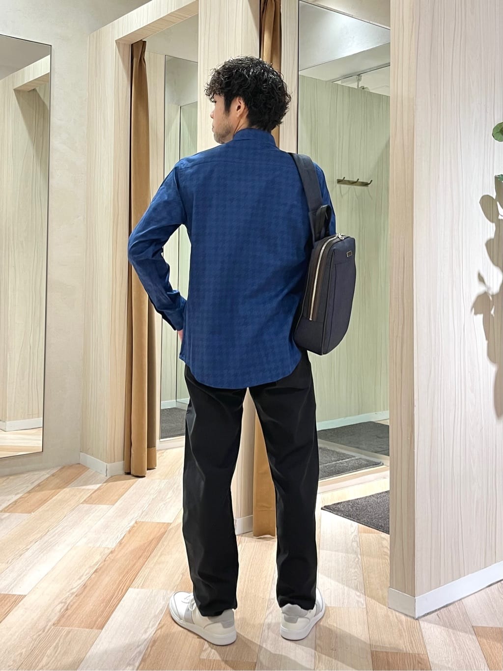 URAさんの「TAKEO KIKUCHI｜【Made in JAPAN】播州織 ストレッチ パンツ」を使ったコーディネート
