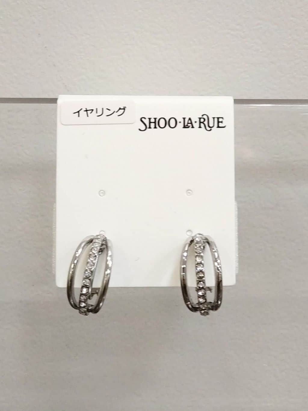 yuzuyamamaさんの「SHOO･LA･RUE｜◆【セレモニー】ビジューレーンハーフループイヤーアクセ」を使ったコーディネート