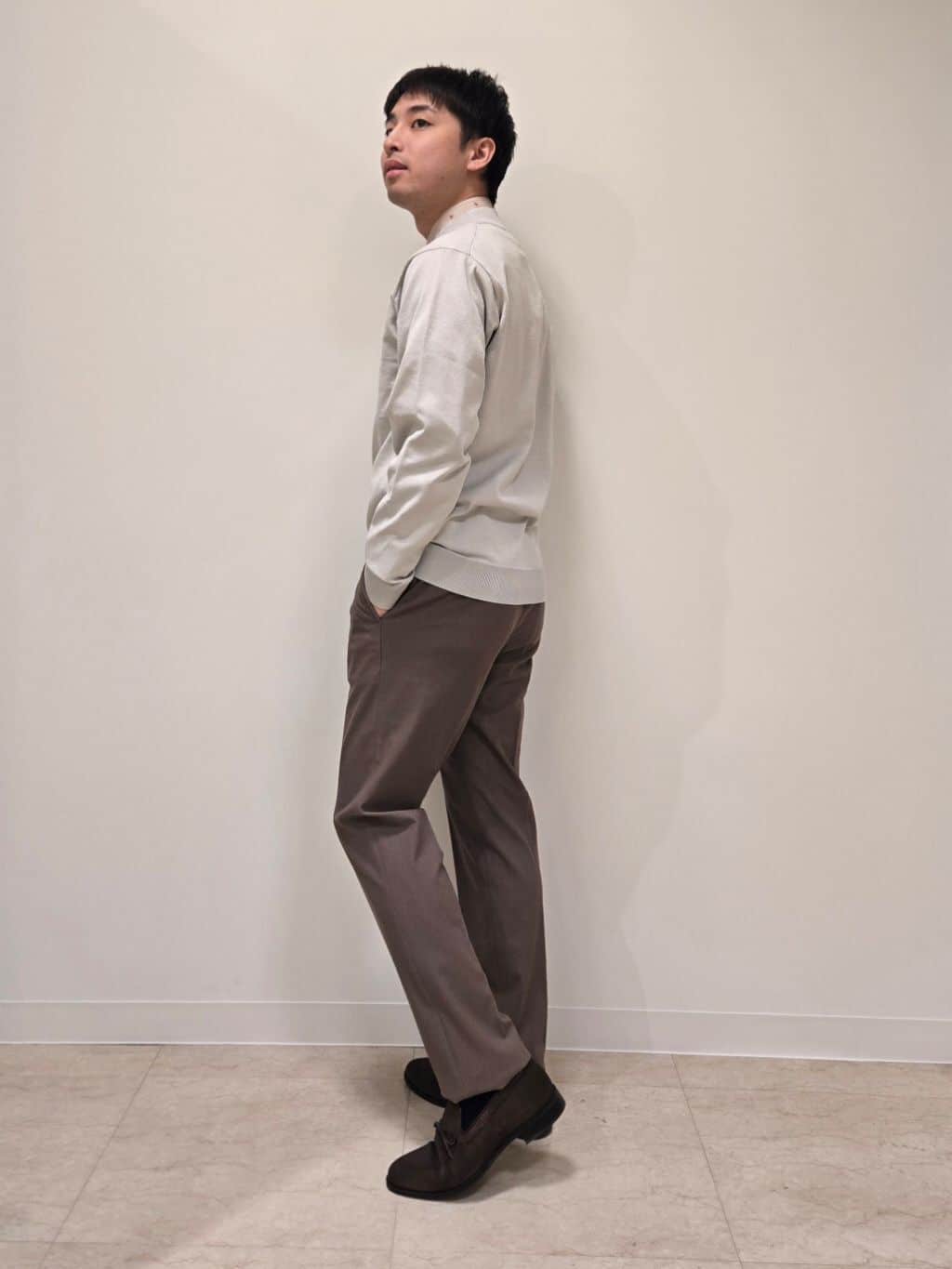 白木駆さんの「TAKEO KIKUCHI｜【360&deg;ストレッチ／セットアップ対応】None Of Stress パンツ」を使ったコーディネート