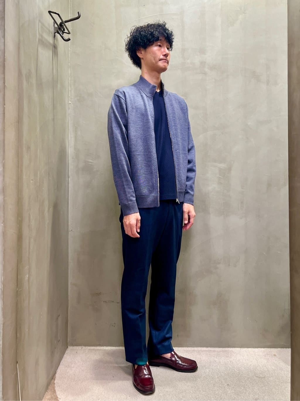 mutoさんの「TAKEO KIKUCHI｜【DOWN FABRIC】ダウンファブリック ドレスパンツ / セットアップ対応」を使ったコーディネート