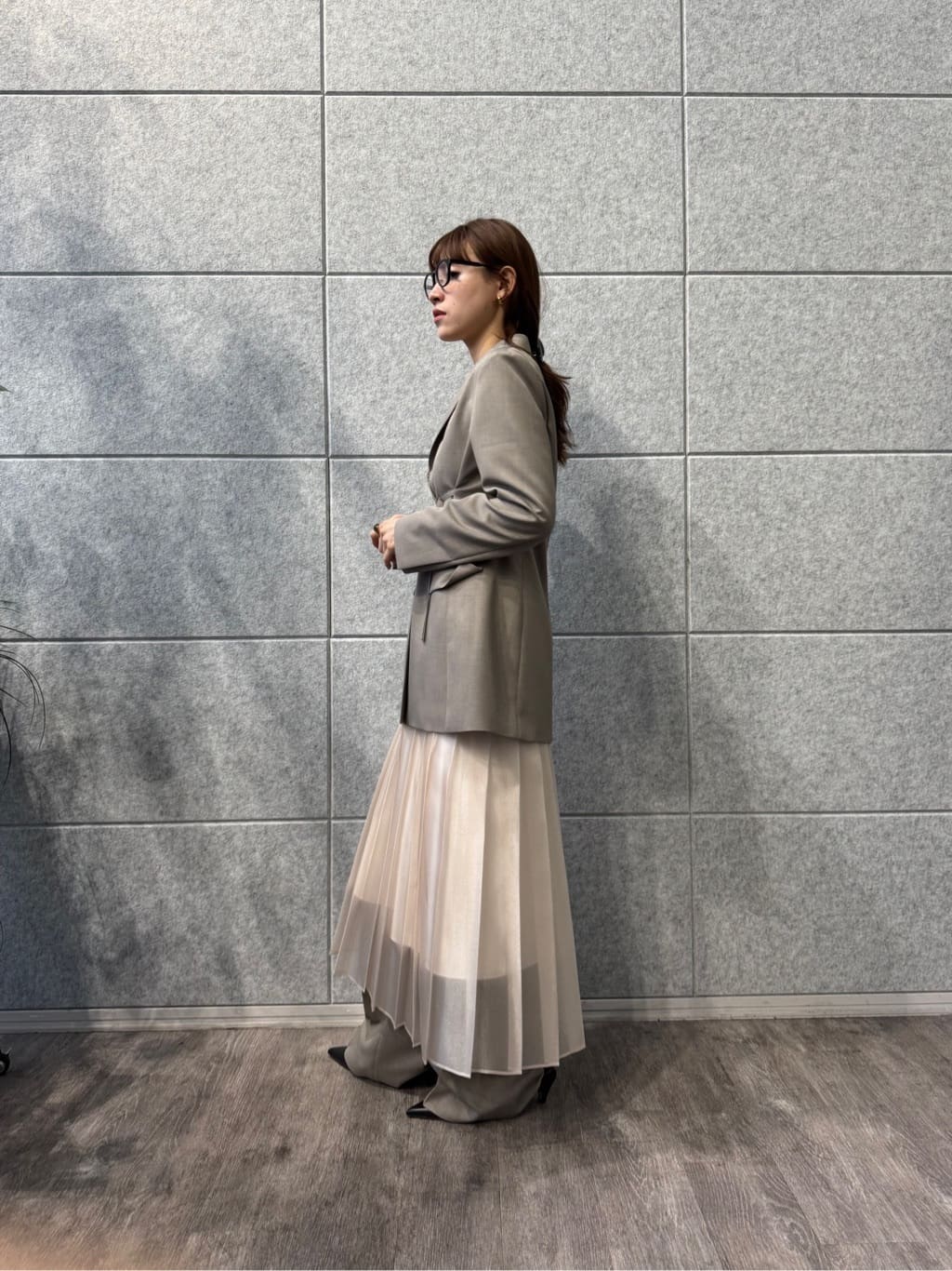 miyu maesakaさんの「CODE A｜shiny sheer pleated skirt」を使ったコーディネート