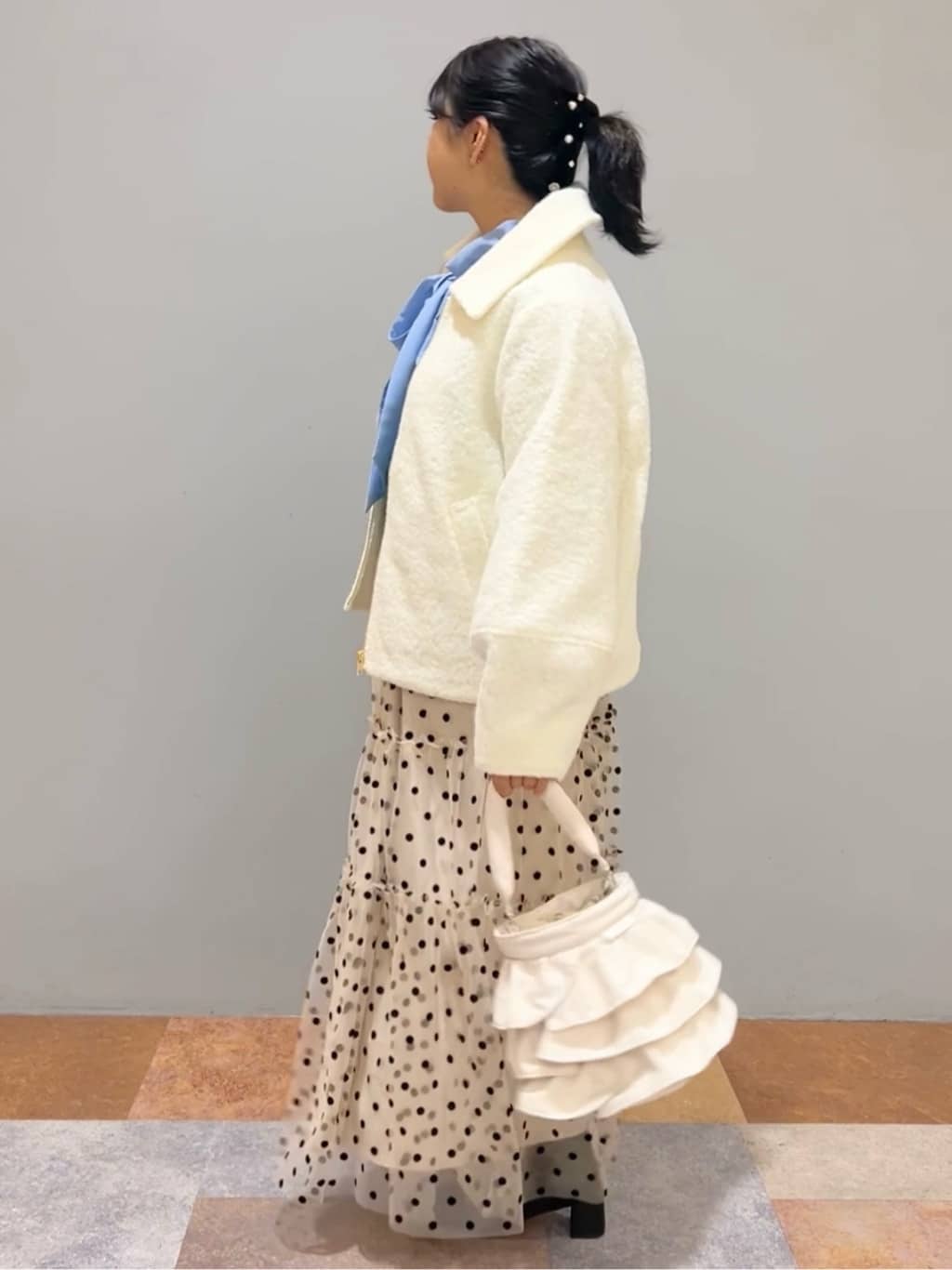 ひらのみさんの「THE SHOP TK｜◆【ONOFF活躍/セレモニー/通勤】ギャザーリボンタイブラウス/洗える」を使ったコーディネート
