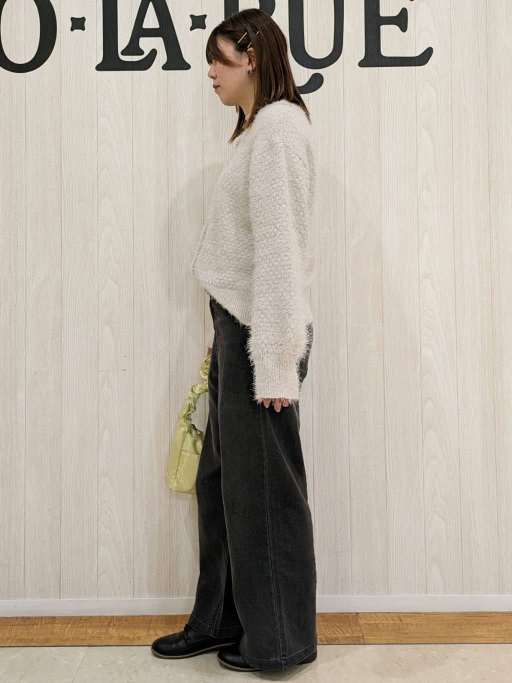 shiiさんの「SHOO･LA･RUE｜◆ミニドロストシャイニーショルダーバッグ」を使ったコーディネート