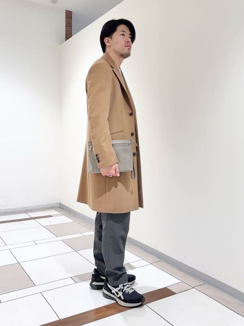 及川さんの「TAKEO KIKUCHI｜ウールカシミヤブレンド チェスターコート」を使ったコーディネート