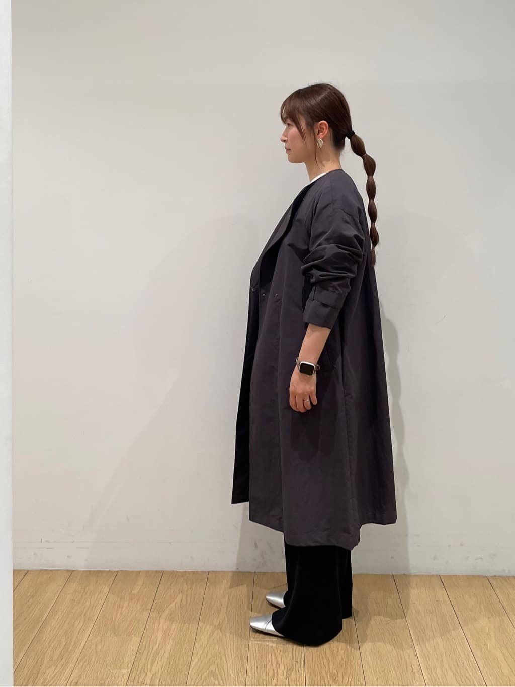 maiさんの「INDIVI｜◆【撥水／UVケア／軽量】トレンチ風ロングコート」を使ったコーディネート
