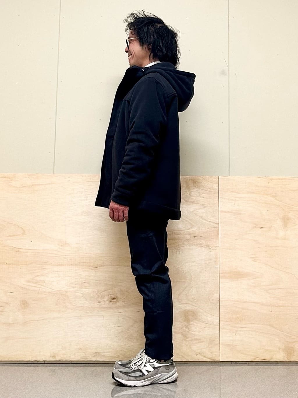KENJI Iさんの「THE SHOP TK｜【オールシーズン穿ける！】7DAYSストレッチへリンボンパンツ　ON&hArr;OFF兼用」を使ったコーディネート