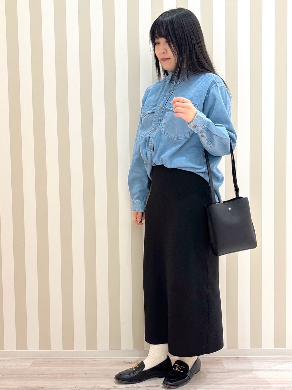 まろんさんの「SHOO･LA･RUE｜◆【洗える/S-LL】大人のこなれコーデに やわらかデニムシャツ」を使ったコーディネート