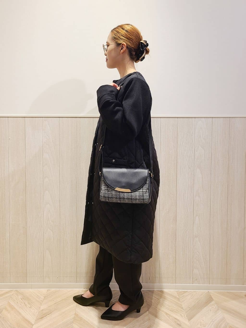 Suzuさんの「SHOO･LA･RUE｜◆【通勤/セレモニー】Vカットデザインで足が美しく見える ベーシック5cmパンプス」を使ったコーディネート