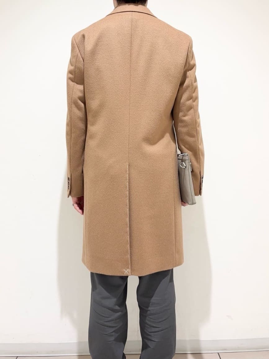 及川さんの「TAKEO KIKUCHI｜ウールカシミヤブレンド チェスターコート」を使ったコーディネート