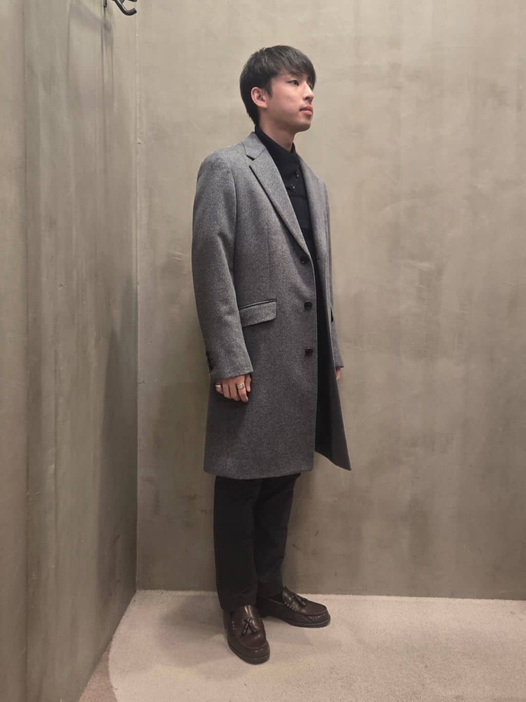 白木駆さんの「TAKEO KIKUCHI｜ウールカシミヤブレンド チェスターコート」を使ったコーディネート