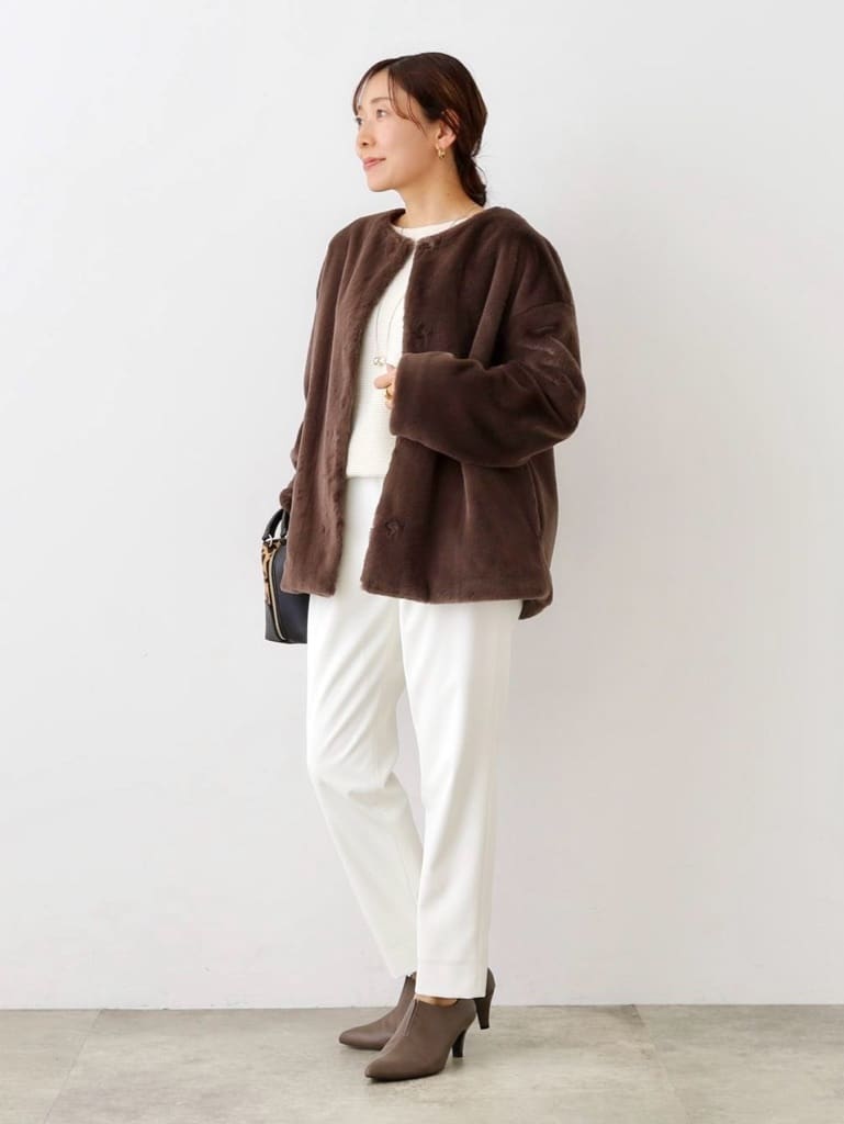 YUさんの「INDIVI｜◆【褒められパンツ】ストレッチ タックテーパードパンツ」を使ったコーディネート