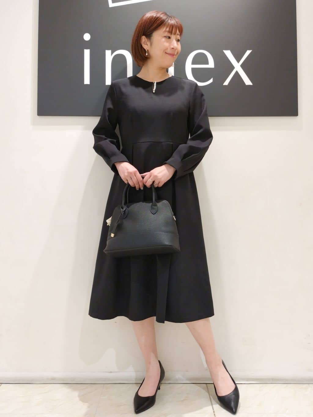 n.さんの「index｜◆＜通勤・セレモニー対応＞キーネックパール調フレアワンピース【洗濯機洗い可／イージーアイロン】」を使ったコーディネート
