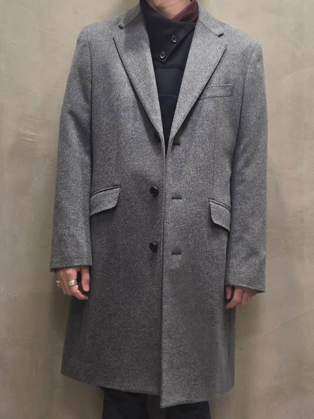 白木駆さんの「TAKEO KIKUCHI｜ウールカシミヤブレンド チェスターコート」を使ったコーディネート