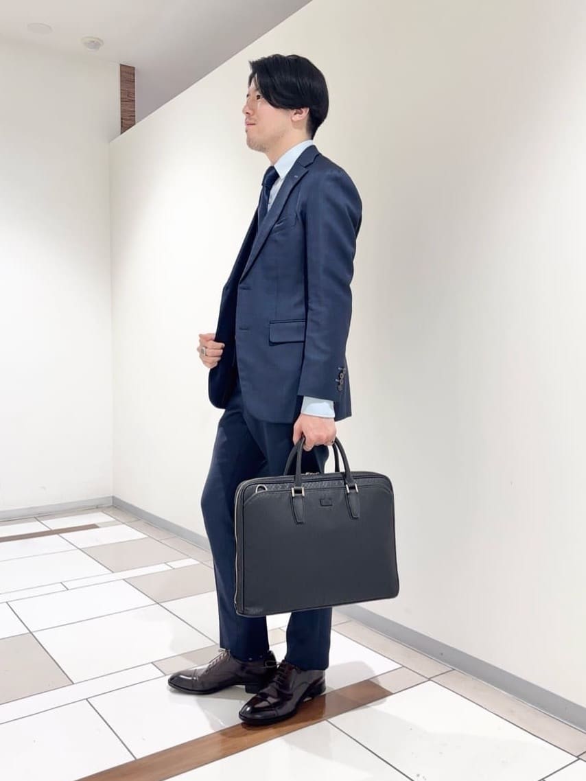 及川さんの「TAKEO KIKUCHI｜【Three by Three】シャイニーシャークピンヘッド スーツ/3ピース対応可」を使ったコーディネート