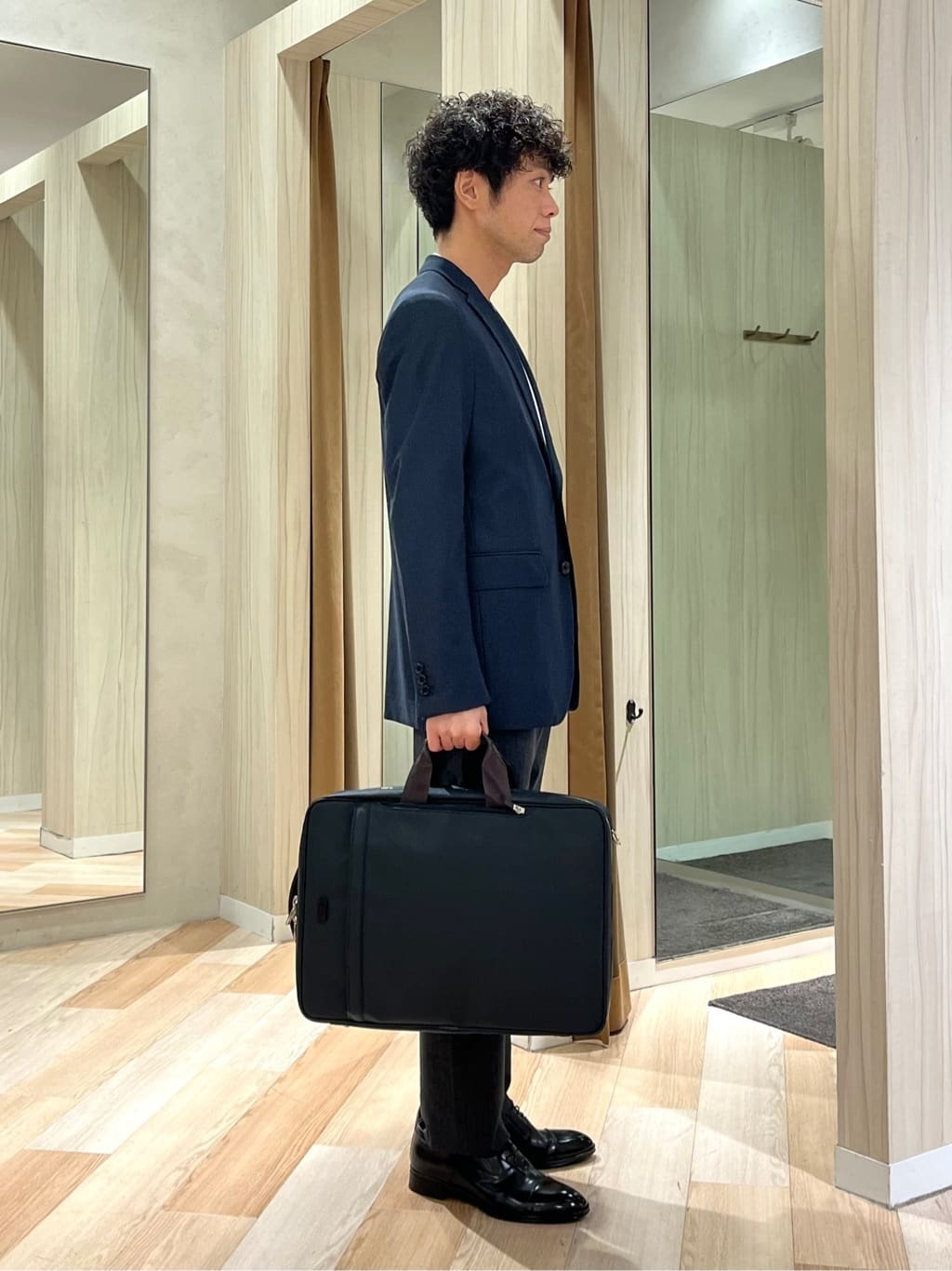URAさんの「TAKEO KIKUCHI｜【Made in JAPAN】播州織 ヘリンボン ストレート パンツ」を使ったコーディネート