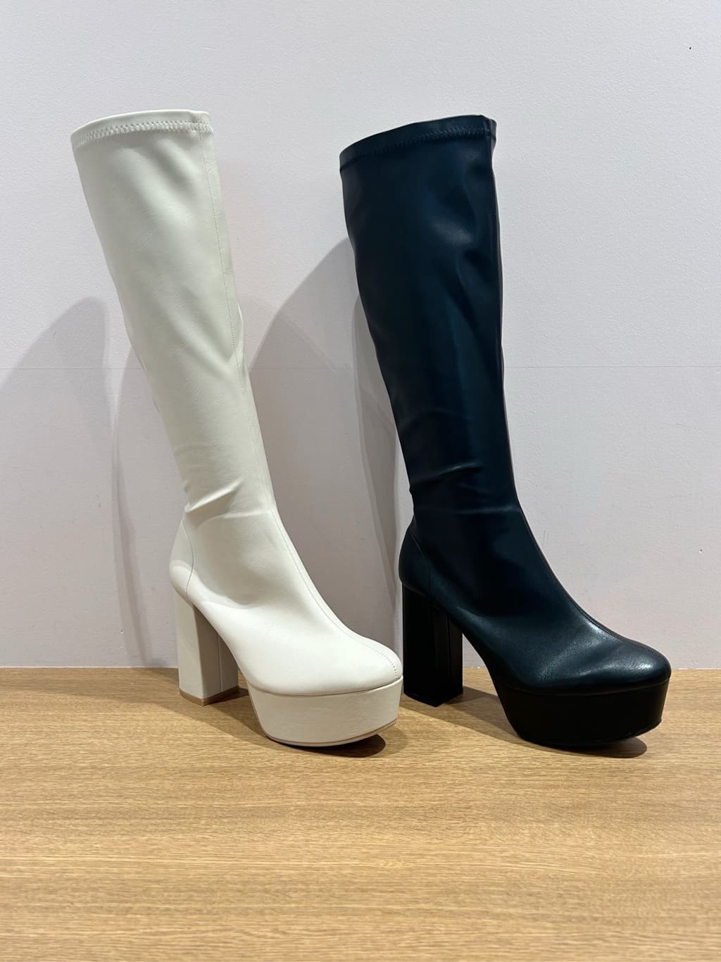 りえさんの「ESPERANZA｜【ラク盛り/約12cm】ラク盛り厚底ロングブーツ」を使ったコーディネート