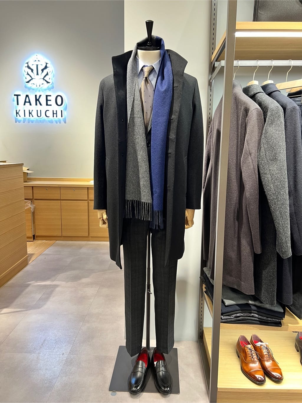 SHOOさんの「TAKEO KIKUCHI｜【ウールカシミヤブレンド】ビーバー調 スタンドカラー コート」を使ったコーディネート