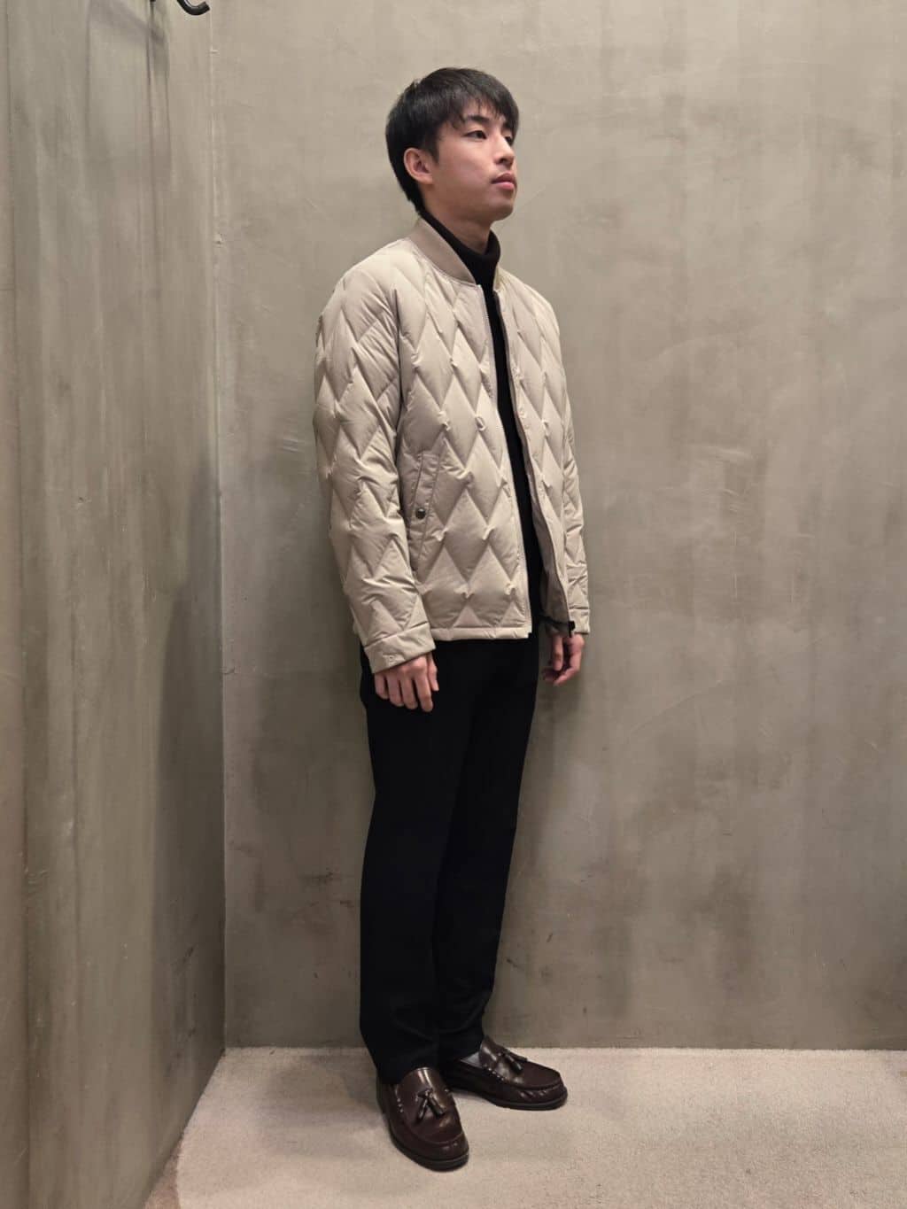白木駆さんの「TAKEO KIKUCHI｜【ONOFF対応】TRダブルニット ストレッチパンツ」を使ったコーディネート