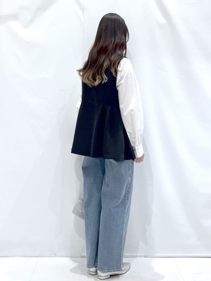 komaさんの「OPAQUE.CLIP｜◆《通勤対応／セットアップ対応》ペプラムジレ【洗濯機洗い可】」を使ったコーディネート