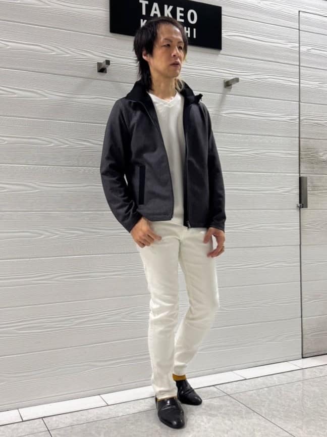 井出恭輔さんの「TAKEO KIKUCHI｜【Sサイズ～】ストレッチ デニム パンツ」を使ったコーディネート