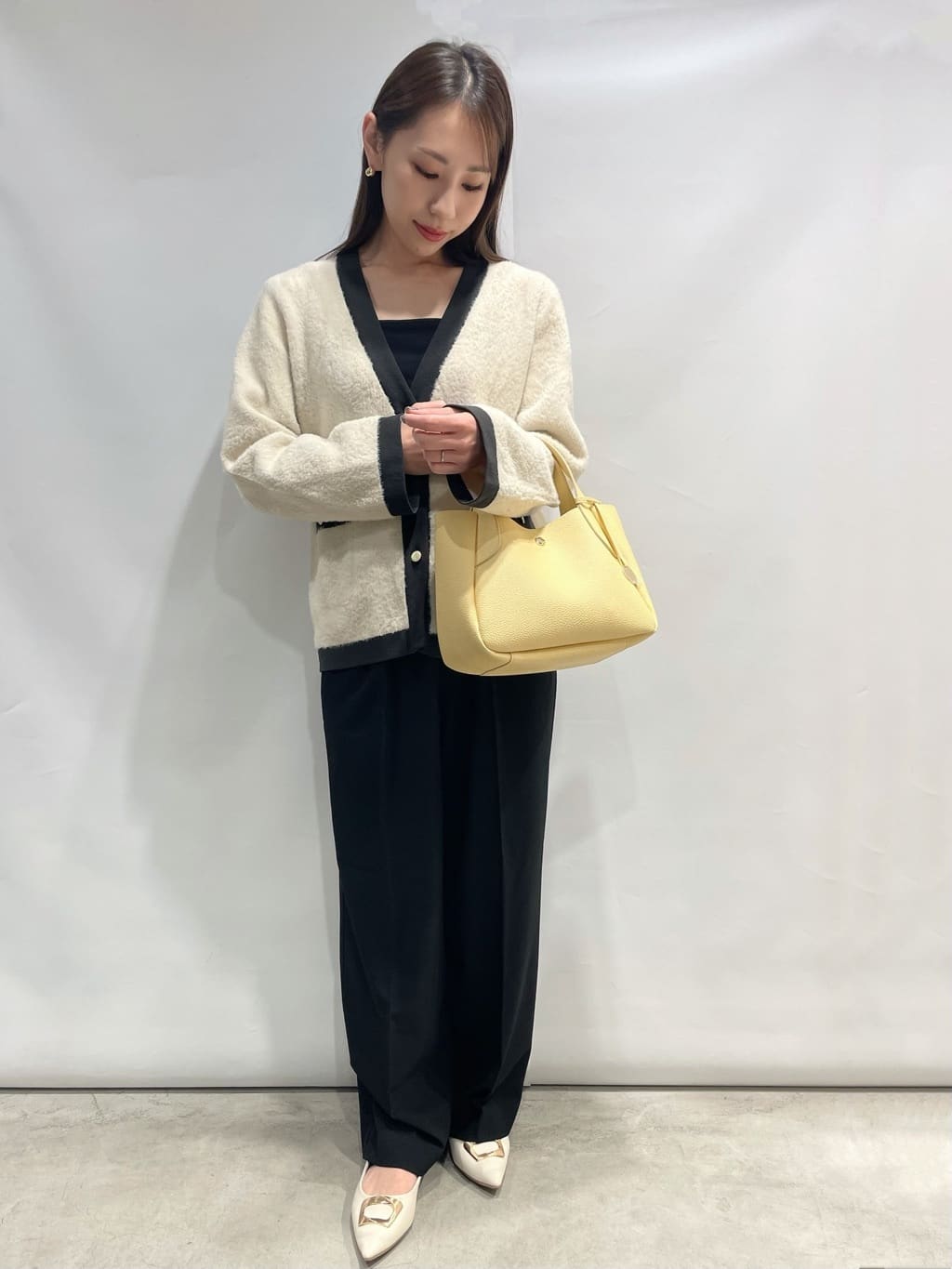 sayaさんの「OPAQUE.CLIP｜◆フェザーヤーン配色Vネックカーディガン【洗濯機洗い可】」を使ったコーディネート
