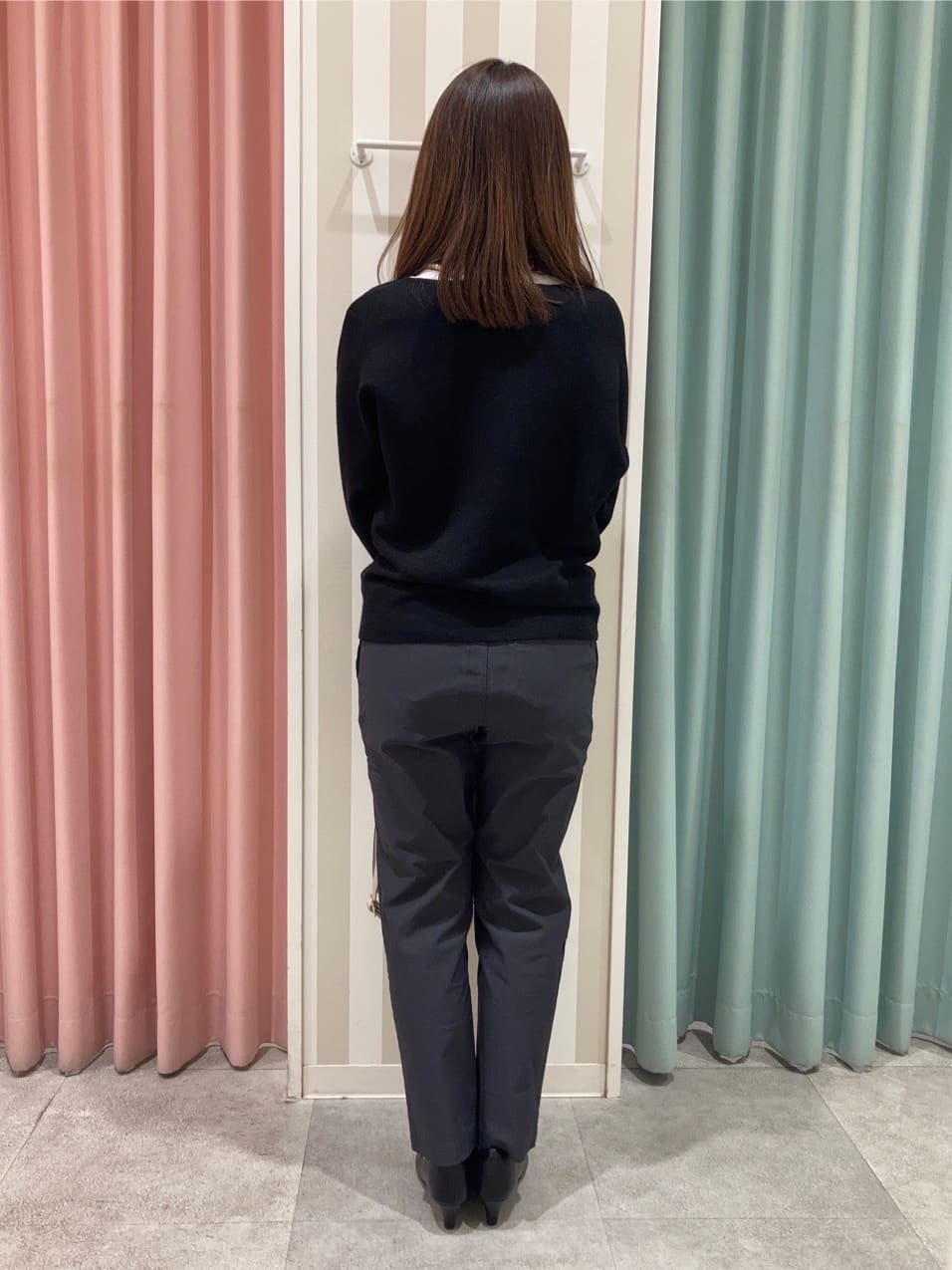 𝐂𝐡𝐢𝐢 &hearts;(ちー)さんの「SHOO･LA･RUE｜◆【通勤/セレモニー】Vカットデザインで足が美しく見える ベーシック5cmパンプス」を使ったコーディネート